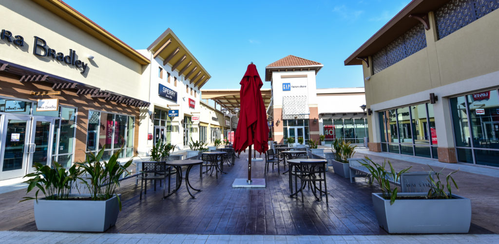 Tanger Outlets Outdoor Dining Benchmark Contract Furniture